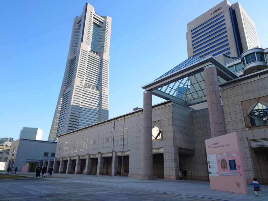 横浜美術館全景