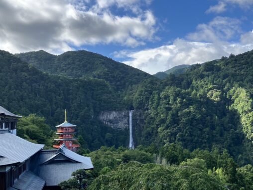 三重塔と那智の滝