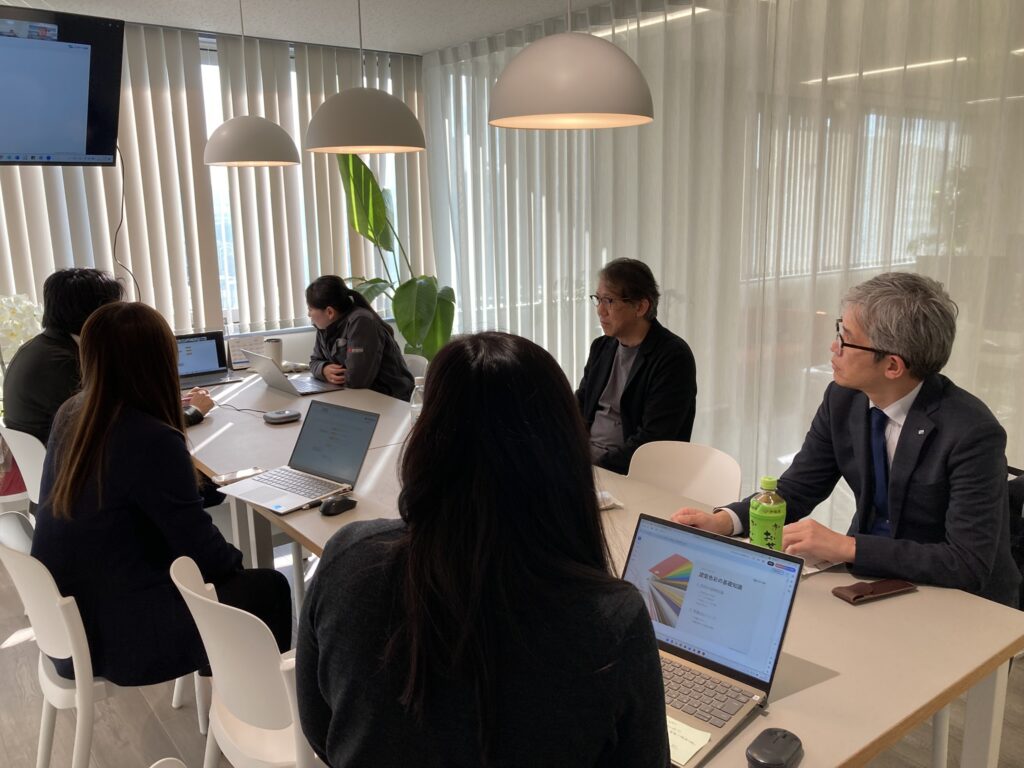 勉強会を行っている様子(名古屋支店)
