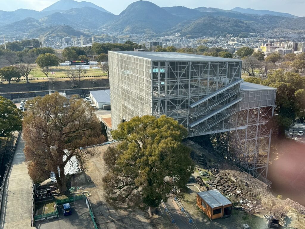 宇土櫓復旧作業中