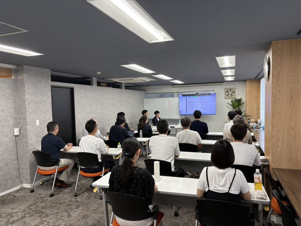 チーム発表会の様子(大阪事務所)